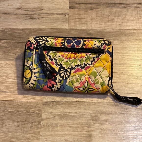 Vera Bradley Rio design Wallet - Picture 3 of 11